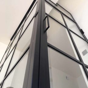 Przeszklenie holu/ CRITTALL loft/ glass&metal door/ hall idea Przeszklenie holu/ CRITTALL loft/ glass&metal door/ hall idea